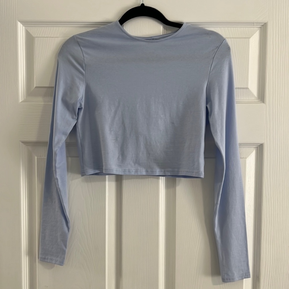 Crop, open back long sleeve shirt!